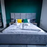 Manufaktura 3*